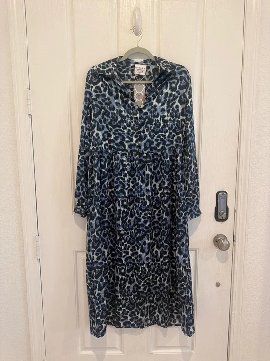 Palm Theory With Animal Print Maxi Dress in Twilight Navy - Picture 5 of 8